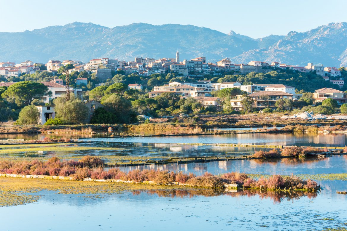maeva-blue-GHOSZznFChU-unsplash porto vecchio