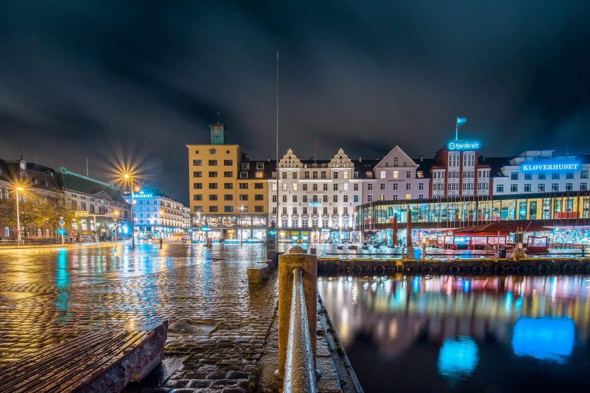 fredrik-bedsvaag-JsjUVS_V2R8-unsplash norway-city