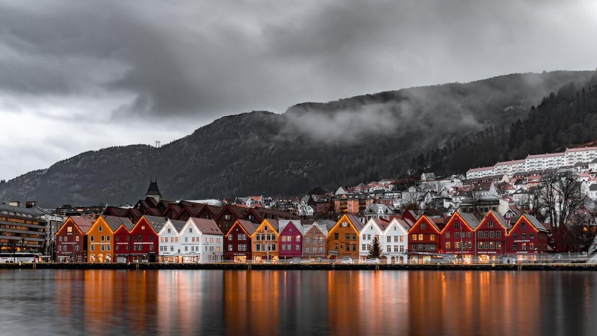 michael-fousert-lE5-z4nTCTQ-unsplash norway city