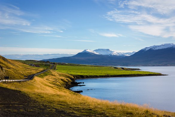 Iceland Campervan Trip Tips, Iceland landscape with mountains and lake