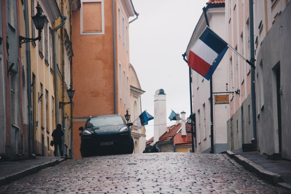 ruslan-valeev-oE7_HWajIxA-unsplash