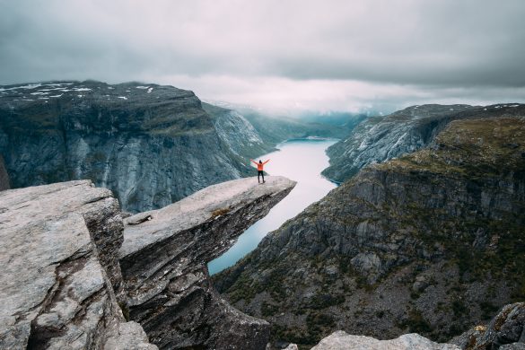 Handanger-Fjord_troltunga