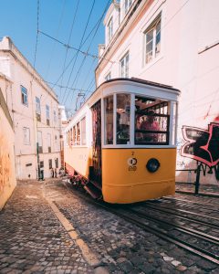 Tranvia por las calles de Lisboa