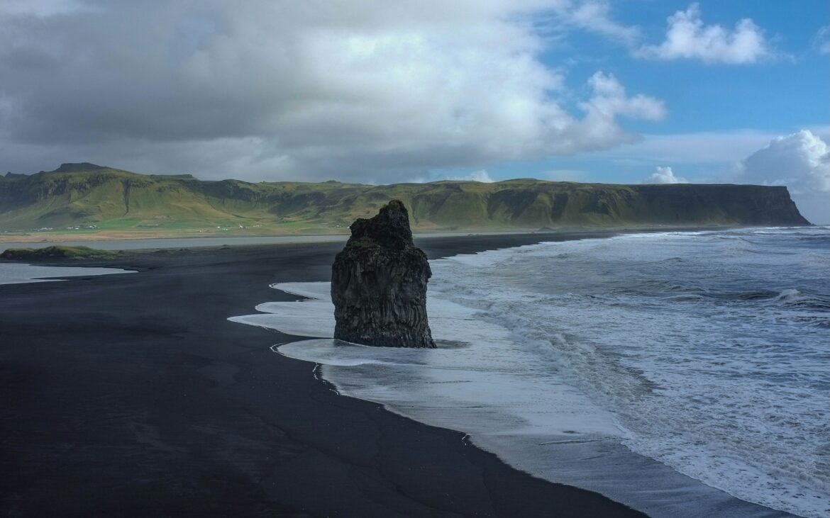 courtney-read-7sWOgyS0keg-unsplash Reynisfjara