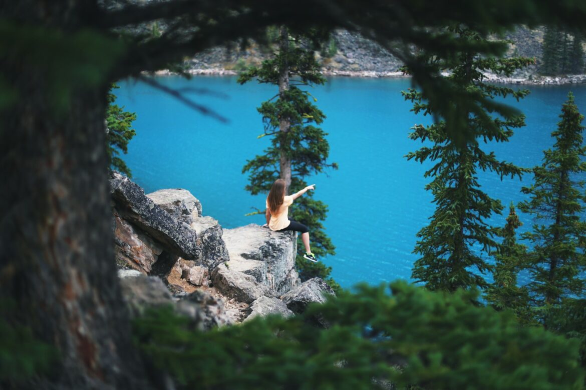 roberto-nickson-wdtL1CXotPc-unsplash Lake Moraine